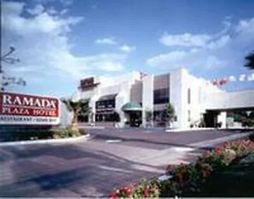 Ramada Plaza By Wyndham Garden Grove/Anaheim South Hotel